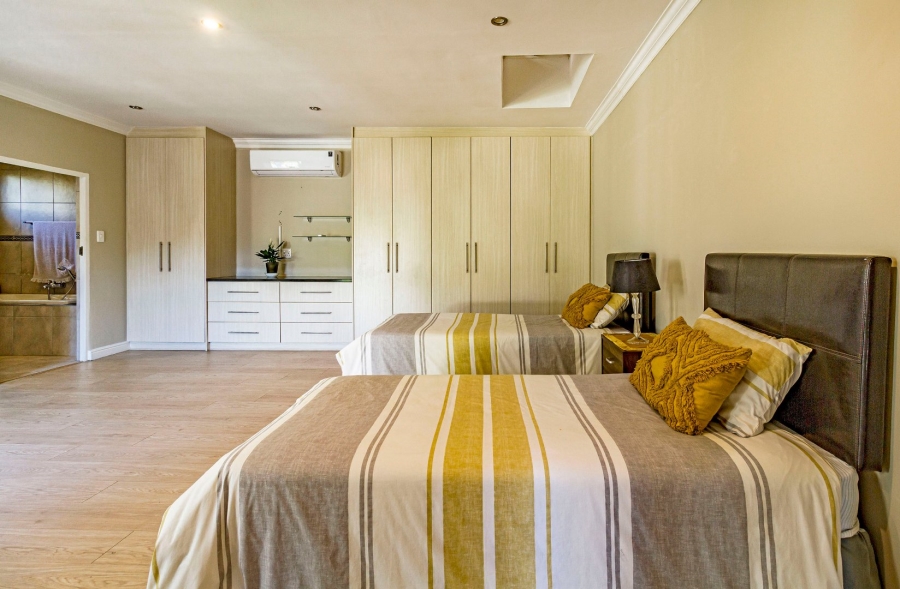 5 Bedroom Property for Sale in Golden Acre Western Cape